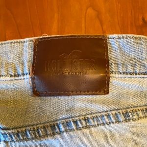 Distressed Hollister 33x32